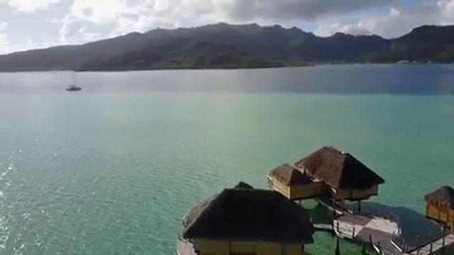 French Polynesia's (Tahiti) LeTaha's Resort close to the island of Raiatea смотреть онлайн