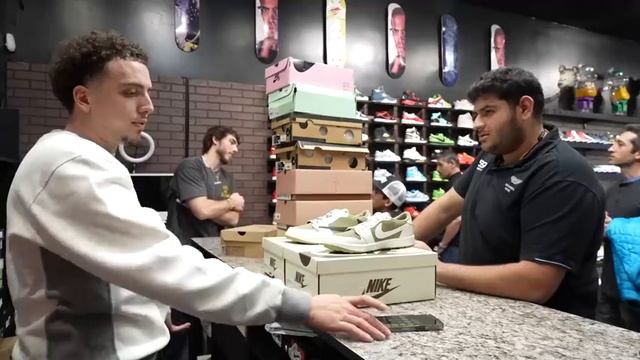 Millionaire Sells Heat! смотреть онлайн