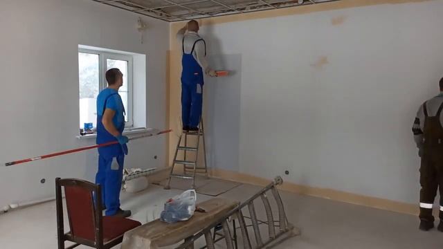 Поклейка флизелиновых обоев и покраска Весь процесс работы смотреть онлайн