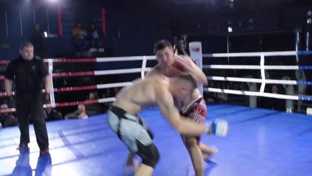 Профбои в Ровно. 8.12.2017. Бой ММА. Молодой Руслан vs Изанский Владимир смотреть онлайн