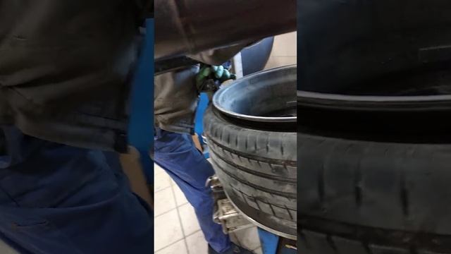 Шиномонтаж RUN FLAT 235/35 R19 на 245/40R19 смотреть онлайн