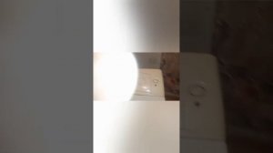 Стиральная машина Аристон  набирает воду ,и начинает сливать .