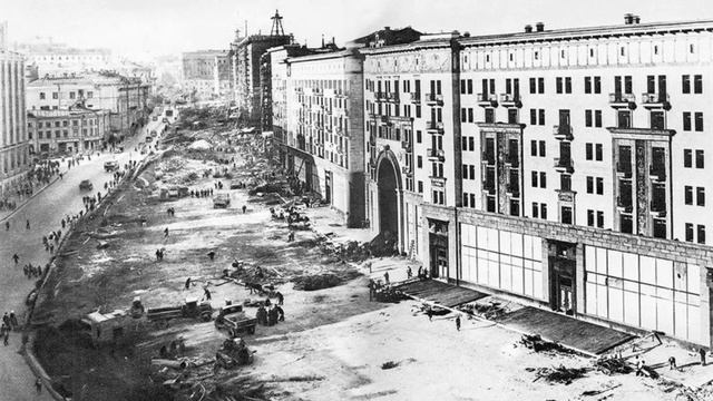 РАСШИРЕНИЕ ТВЕРСКОЙ УЛИЦЫ | Генеральный план реконструкции Москвы 1935 года смотреть онлайн