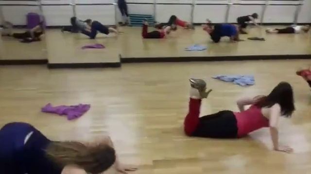 Танец с рубашкой. Продолжение. Тренер Влада Богданова. Фитнес-клуб World Class. 18.01.2016г. смотреть онлайн