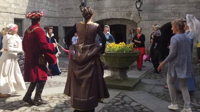 Medieval dance teaching смотреть онлайн