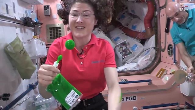 Astronauts on the International Space Station play with Nickelodeon slime - for science смотреть онлайн