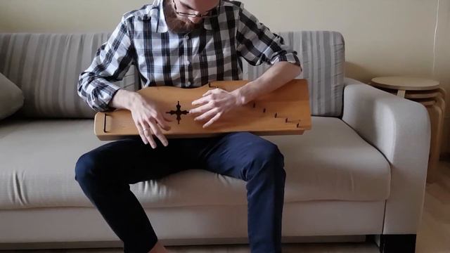 Playing Russian wing-shaped harp - крыловидные гусли (завидочка/сумецкий наигрыш) смотреть онлайн