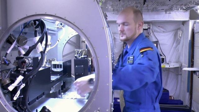 What Is Daily Life Like On The International Space Station? | Cosmic Encounters | Cosmic смотреть онлайн