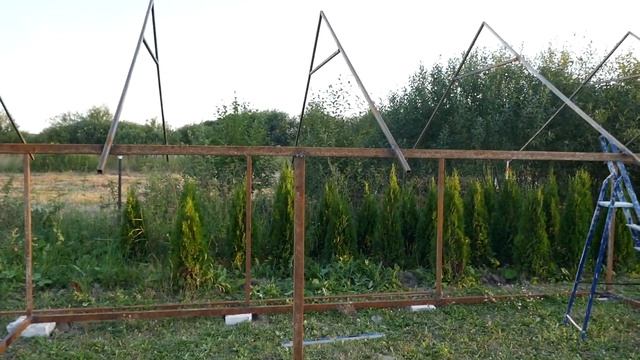 БЮДЖЕТНАЯ ТЕПЛИЦА, СВОИМИ РУКАМИ.ТЕПЛИЦА ДОМИКОМ.ЧАСТЬ 1. недорого смотреть онлайн