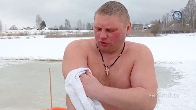 Как в Полоцке окунались на Крещение смотреть онлайн