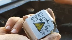 Замена ксеноновай лампы ближнего света на bmw x5 e53