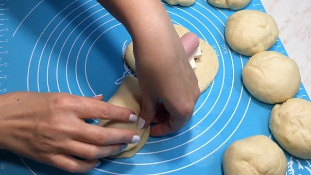 Сосиски в ТЕСТЕ Супер МЯГКИЕ и ОЧЕНЬ ВКУСНЫЕ !!! смотреть онлайн