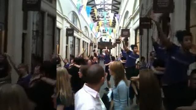 Tuca! Tuca! Flashmob visits Lush Covent Garden! смотреть онлайн