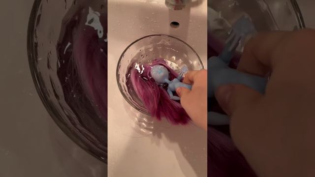 Моем куклу с Авито #monsterhigh #washing #монстерхай смотреть онлайн