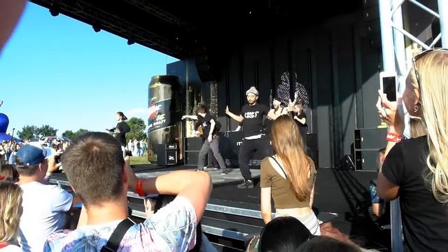 2015.07.AFP.Swanky Tunes АДАМ и Русский ФарФор смотреть онлайн