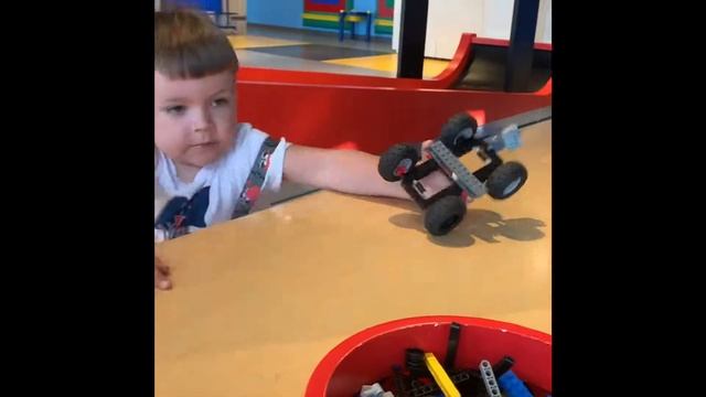 САШОКJUNIOR В LEGOLAND DUBAI. ЛЮБЛЮ ЛЕГО. САМЫЙ БОЛЬШОЙ В МИРЕ ЛЕГОЛЕНД! смотреть онлайн