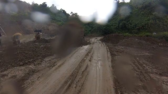 Vietnam - Honda Win VS Heavy Machinery смотреть онлайн