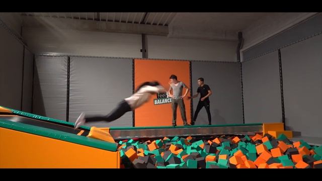 NOUVEAU TRAMPOLINE PARK Yvelines ILE DE FRANCE : l'activité originale des Petits et Grands смотреть онлайн