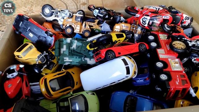 Box Full Of Diecast Cars 1/32 And Motorcycles 1/12 Welly, Kinsmart, Maisto, Newray, Bburago смотреть онлайн