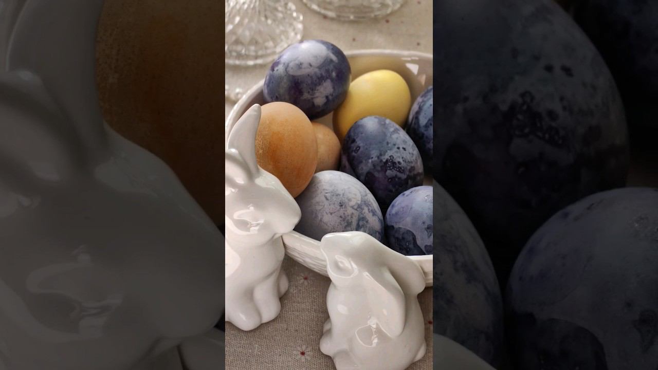 ВАУ способ покраски яиц. Не банальные экологичные идеи. Супер идея! Сохраняйте ! Готовимся к ПАСХЕ смотреть онлайн