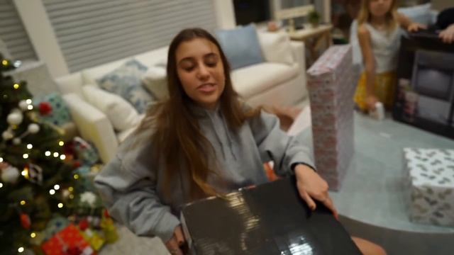 SECRET SANTA WITH NO BUDGET!! смотреть онлайн