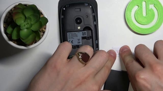 Как вставить SIM и SD карту в Nokia 6310