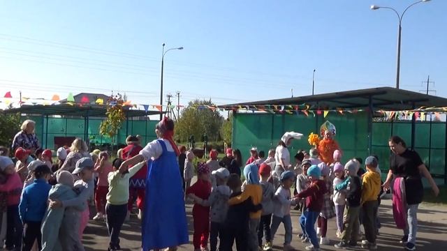 ОСЕНИНЫ -- "К нам Осень пришла - в хоровод позвала!" смотреть онлайн