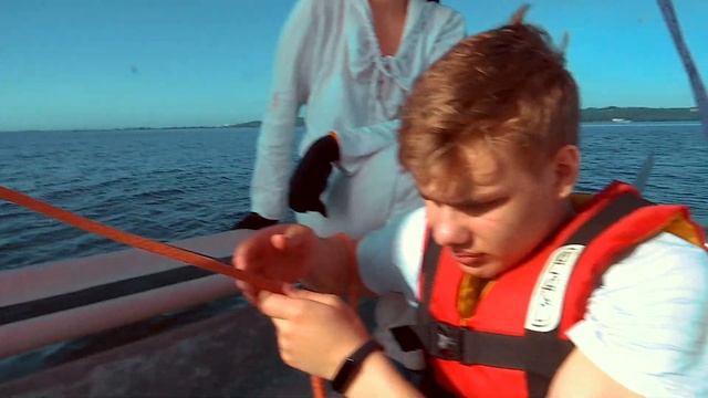Морская прогулка под парусами. Парусный спорт смотреть онлайн