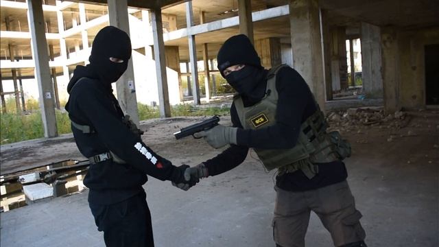 Что делать в БЕЗВЫХОДНЫХ ситуациях? | Туториал от ФСБшника смотреть онлайн