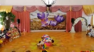 Танец девочек с платочками, в детском саду. Подготовительная группа. На выпускной и на конкурс