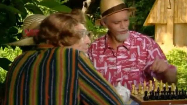 Дачные истории: Клара Захаровна про маракуйю, мушмулу, арахис и папайю смотреть онлайн