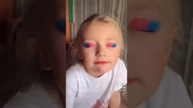 Детский макияж #детскийобраз #визажист #голосдети #прическа #стилист #укладка #детскиймакияж #стиль смотреть онлайн