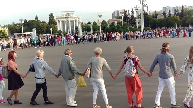ВДНХ, 15/08/2019. Хоровод-флешмоб #ВДНХ80 смотреть онлайн
