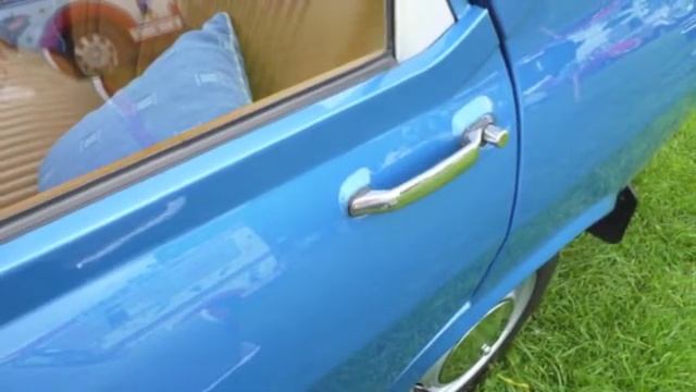 Classsic French Cars 1975 Renault 12TL up close смотреть онлайн