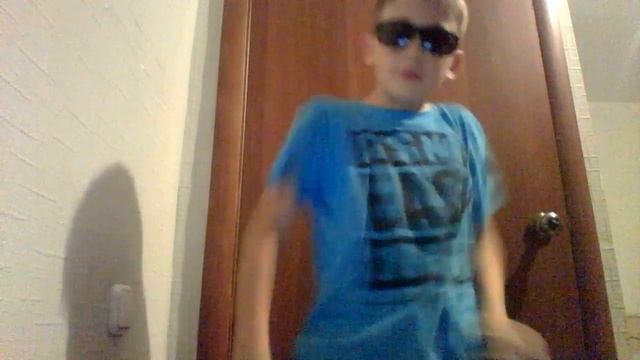 Мой друг офигено танцует смотреть онлайн