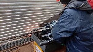 Резьбонакатной станок. Накатка резьбы. На арматуре.