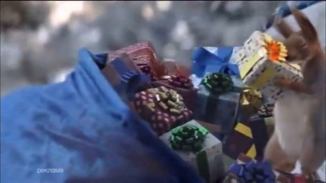 Новогодняя заставка первого канала 2019-2020 белки #3 белка берёт падарки в мешке у деда мороза смотреть онлайн
