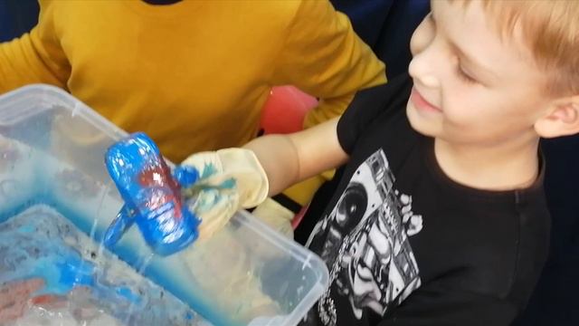 Я покрасил Вещи ПОД ВОДОЙ - Аквапринт Челлендж! Аква Миша! смотреть онлайн