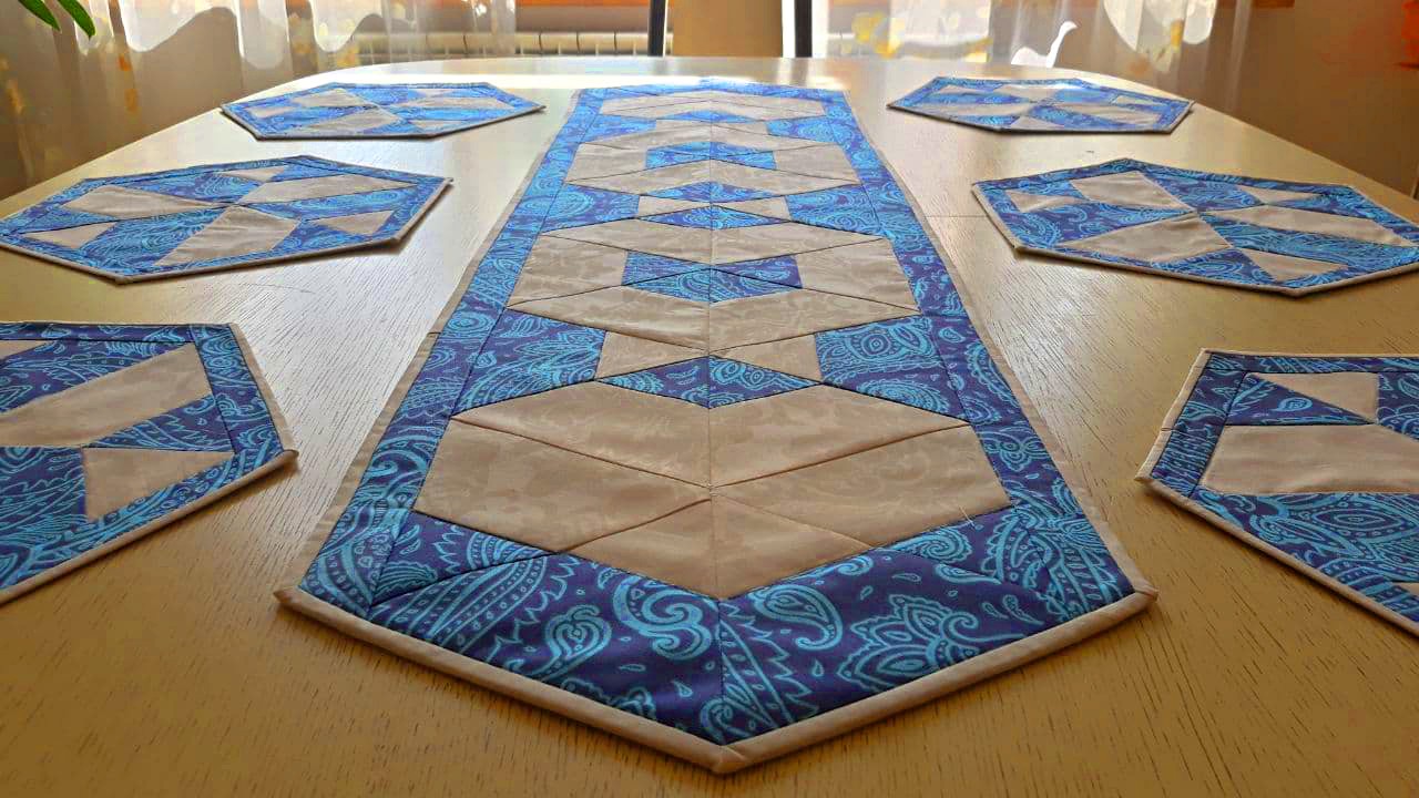 6 салфеток и дорожка в одном стиле и почти бесплатно! Шью из весового лоскута смотреть онлайн