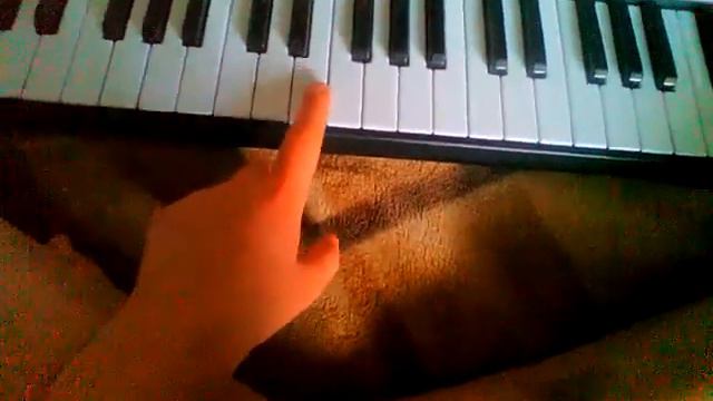 Как на пианино играть очень простую мелодию? смотреть онлайн