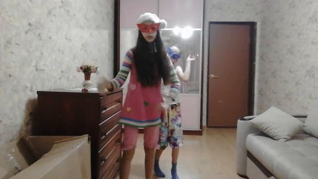 Танец под песню МАМА Я В ДУБАЕ смотреть онлайн