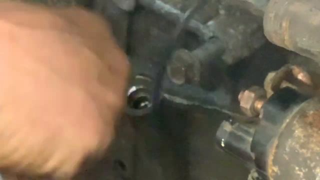 How to remove a broken dipstick tube/ it didn’t end up working the way I wanted it to but I’ll exp! смотреть онлайн
