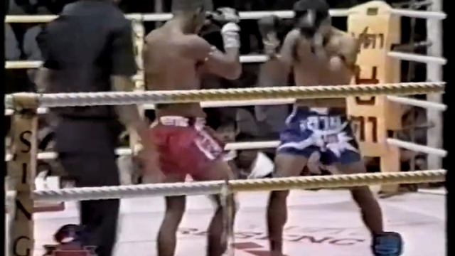 Rungchai Muangsurin vs Lamnamkong Or Lanchai смотреть онлайн