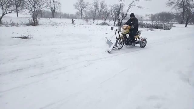 Трицикл снегоуборочный смотреть онлайн