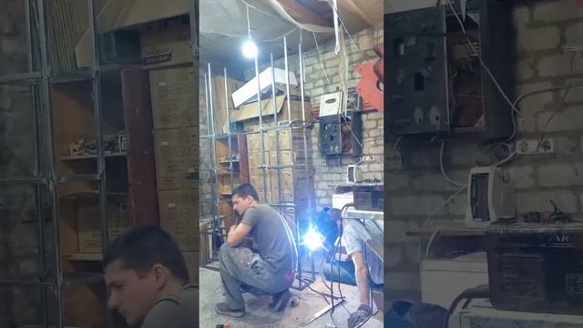 МЕБЕЛЬ в гараже из профильной трубы #своимируками #diy #loft #бизнес #гаражныймастер смотреть онлайн