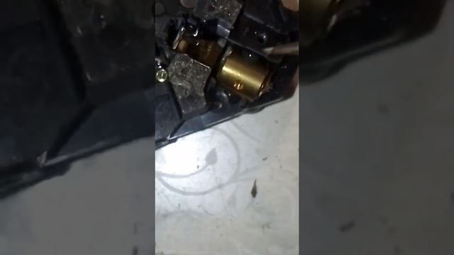 Лазер в устройсте дисковода. Линза на подвеске. смотреть онлайн