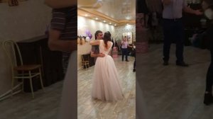 Танец отца и дочери на свадьбе. Прекрасное исполнение песни "Потому что нельзя быть красивой такой"