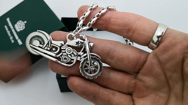 Серебряная подвеска Мотоцикл смотреть онлайн