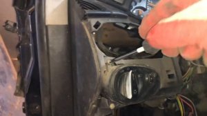 Как снять блок управления светом на автомобиле Ford Focus 1