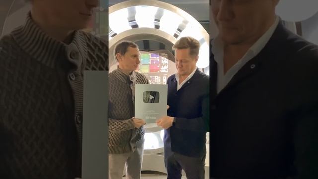 100 ТЫСЯЧ ПОДПИСЧИКОВ И СЕРЕБРЯНАЯ КНОПКА! смотреть онлайн